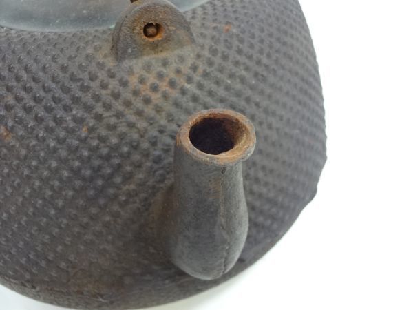 L130-N25-1391 鉄瓶 霰文 あられ 金属工芸 湯沸かし 当時物 骨董品 箱