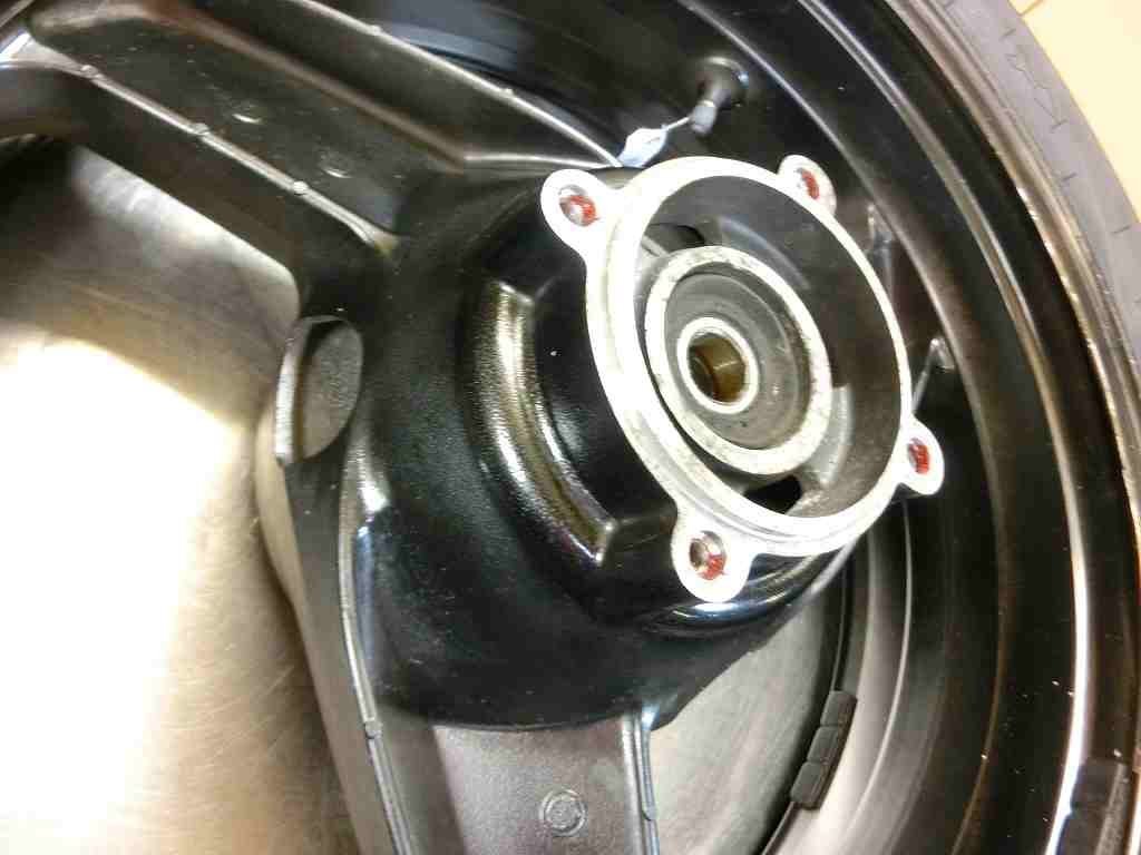 買取り実績 ZZ-R1100 リアホイール 17x5.50、ペイント☆ZZR1100-D型