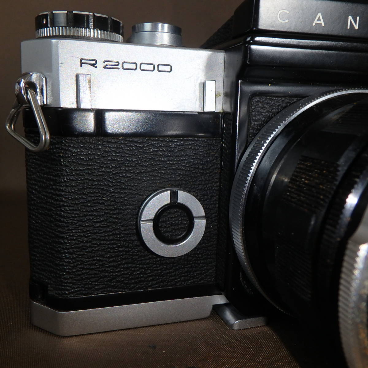FK-5413　キャノン　CANON FLEX R2000 FL 35mm 1:2.5　シャッターOK　美品/革ケース付 R2000 - Canonflex (14107941145).jpg Wikimedia 早田