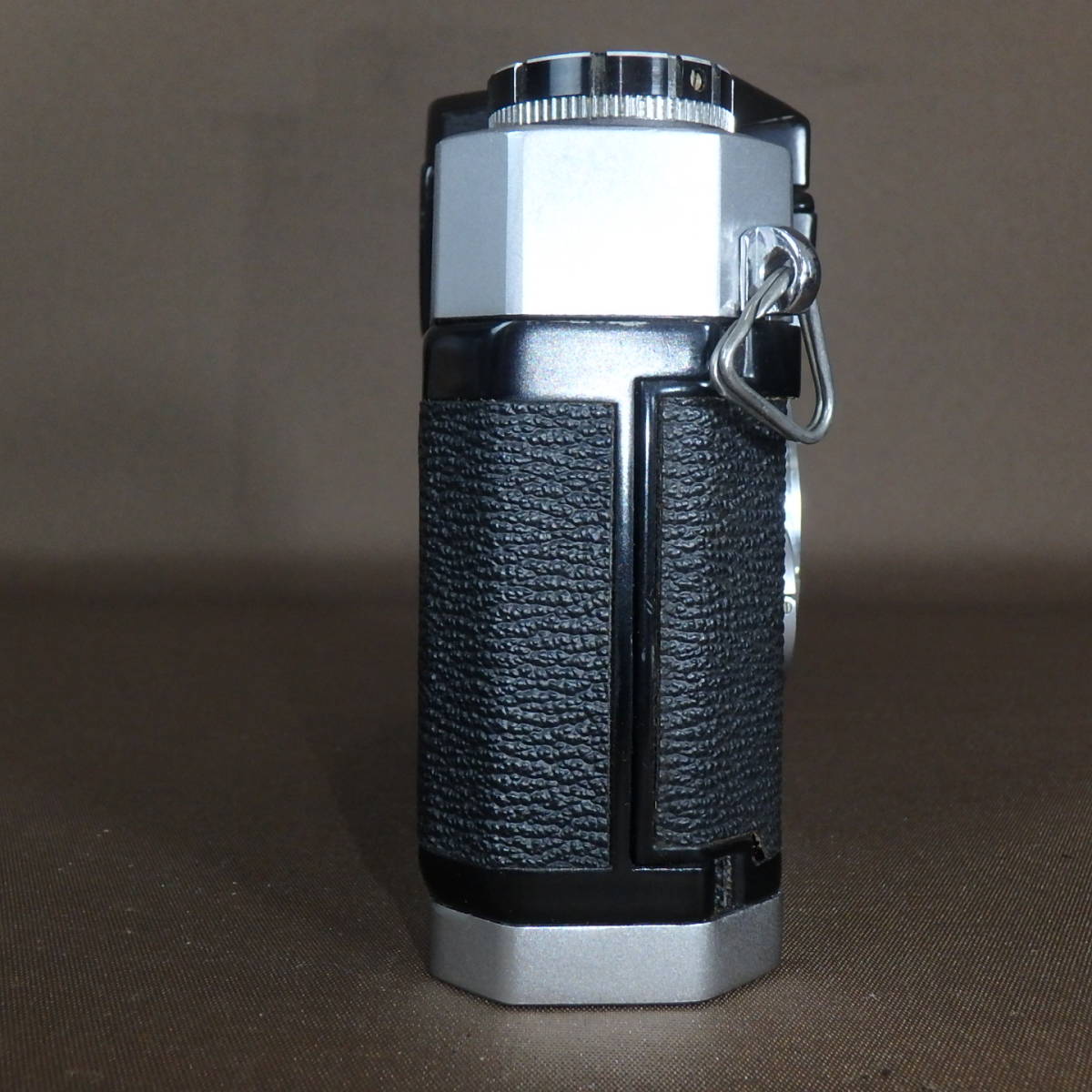 FK-5413　キャノン　CANON FLEX R2000 FL 35mm 1:2.5　シャッターOK　美品/革ケース付 R2000 - Canonflex (14107941145).jpg Wikimedia 早田