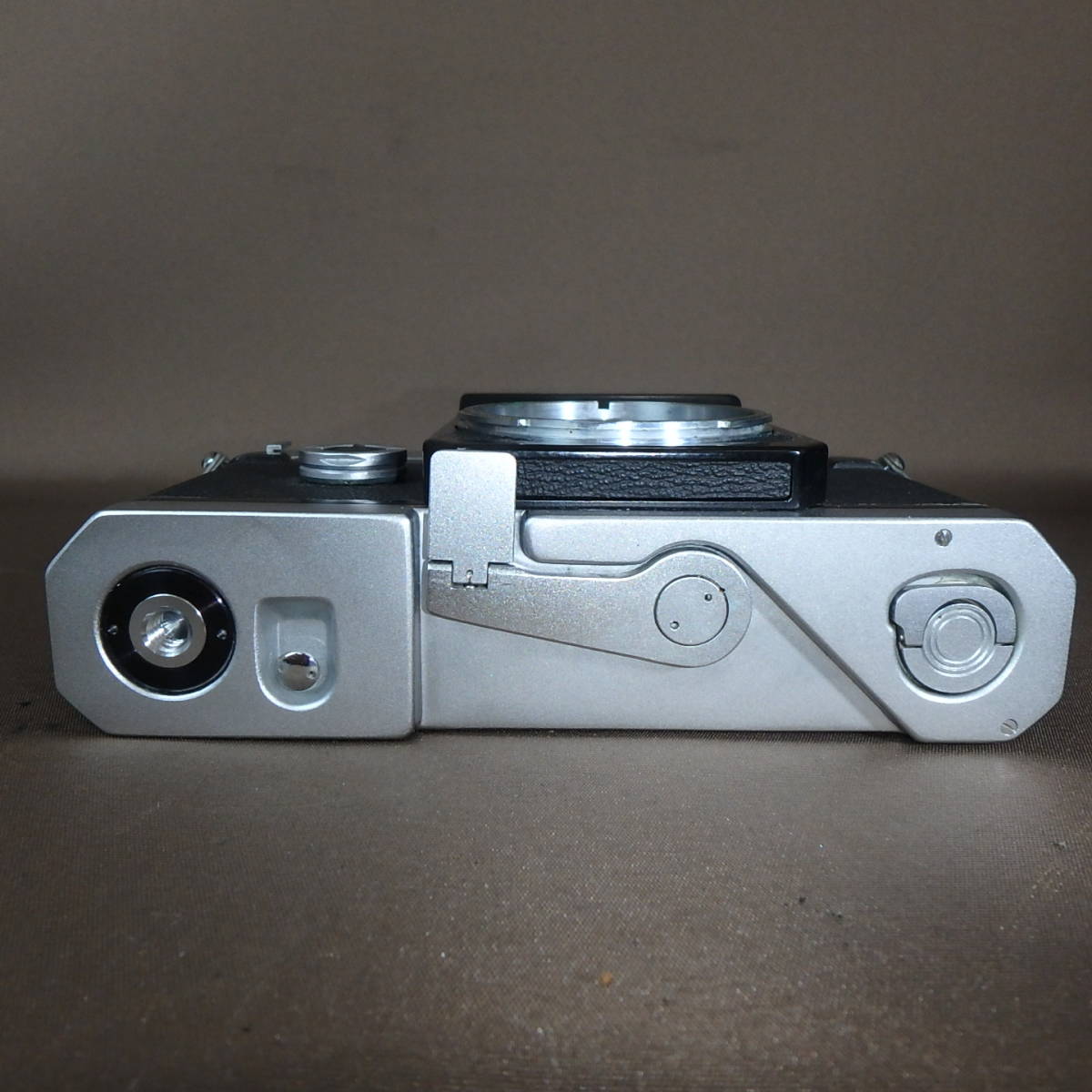 FK-5413　キャノン　CANON FLEX R2000 FL 35mm 1:2.5　シャッターOK　美品/革ケース付 R2000 - Canonflex (14107941145).jpg Wikimedia 早田