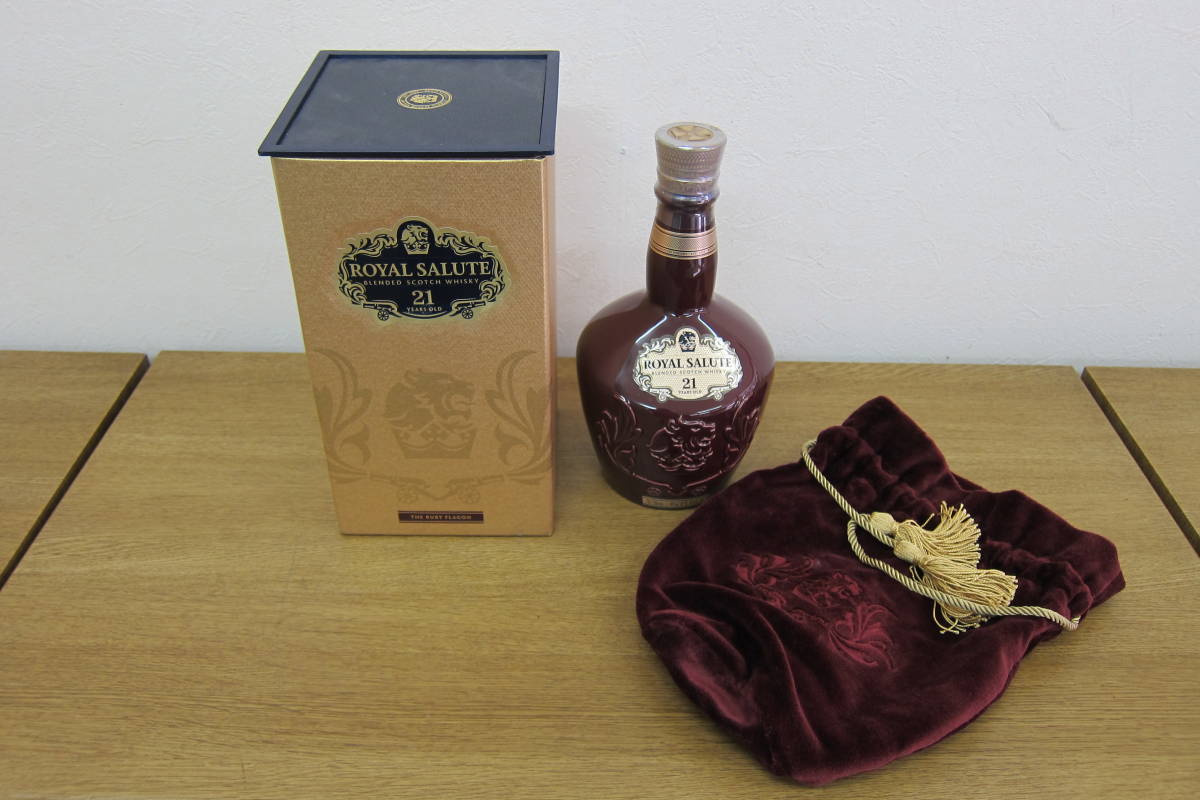 【13666】ROYAL SALUTE　21年　ロイヤルサルート　赤　ウイスキー　巾着　箱付き　飲料　インテリア　コレクション　アルコール