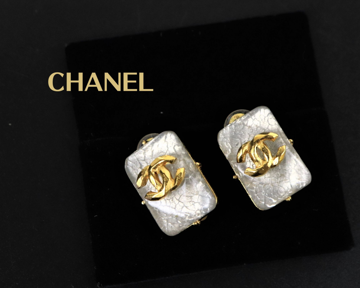 CHANEL イヤリング　CHANELロゴ　未使用 CHANEL シャネル イヤリング ココマーク ロゴ クリア カラーストーン