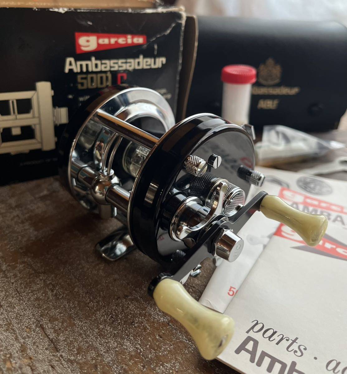 アンバサダー5001C bigA レフトハンドル Ambassadeur 未使用 箱付き美品 貴重レフトハンドル 1973年ABU アブ アンバサダー
