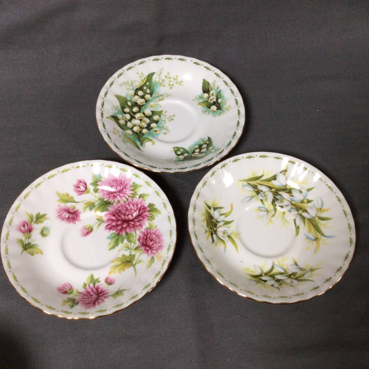 食器　3皿セット　ロイヤルアルバート　プレート ☆3点セット⁄状態良好ROYAL ALBERT ロイヤルアルバート カップ