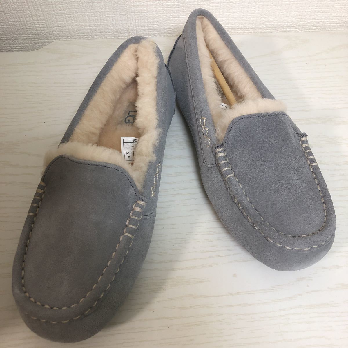 UGG アンスレー モカシン ライトグレー 箱付き 新品 UGGスリッポン