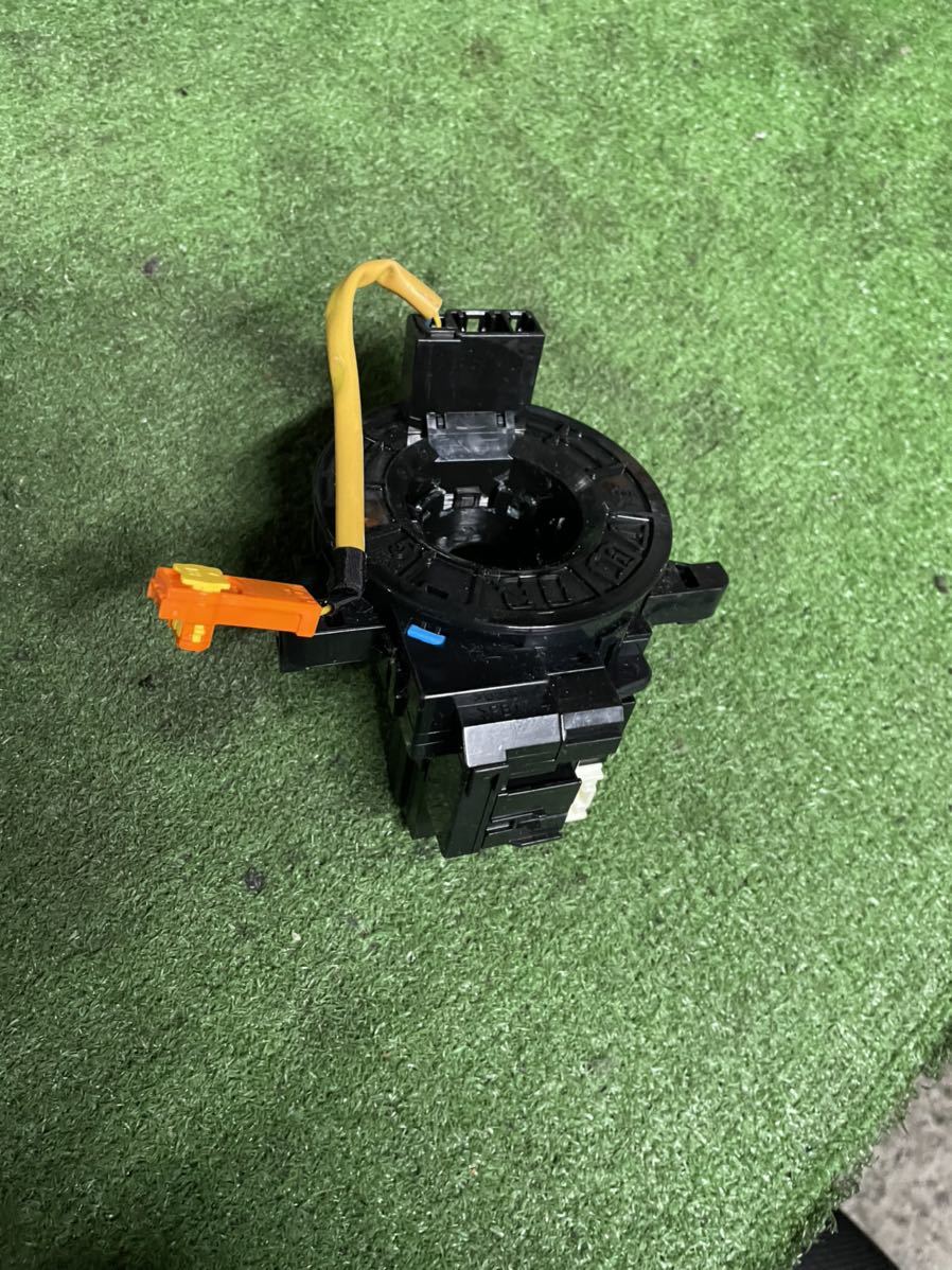 14 トヨタ NHP10 アクア スパイラルケーブル 89245-74010 黄-733