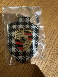 ポルシェ クレストキーホルダー ペピタ柄 千鳥格子 純正 限定品（楽天 