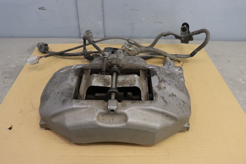 トヨタ　セルシオ　30 31 後期　純正フロントキャリパー左右セット　中古品 後期 セルシオ UCF31 UCF30 純正 トヨタ フロント 0 中古 C仕様 30