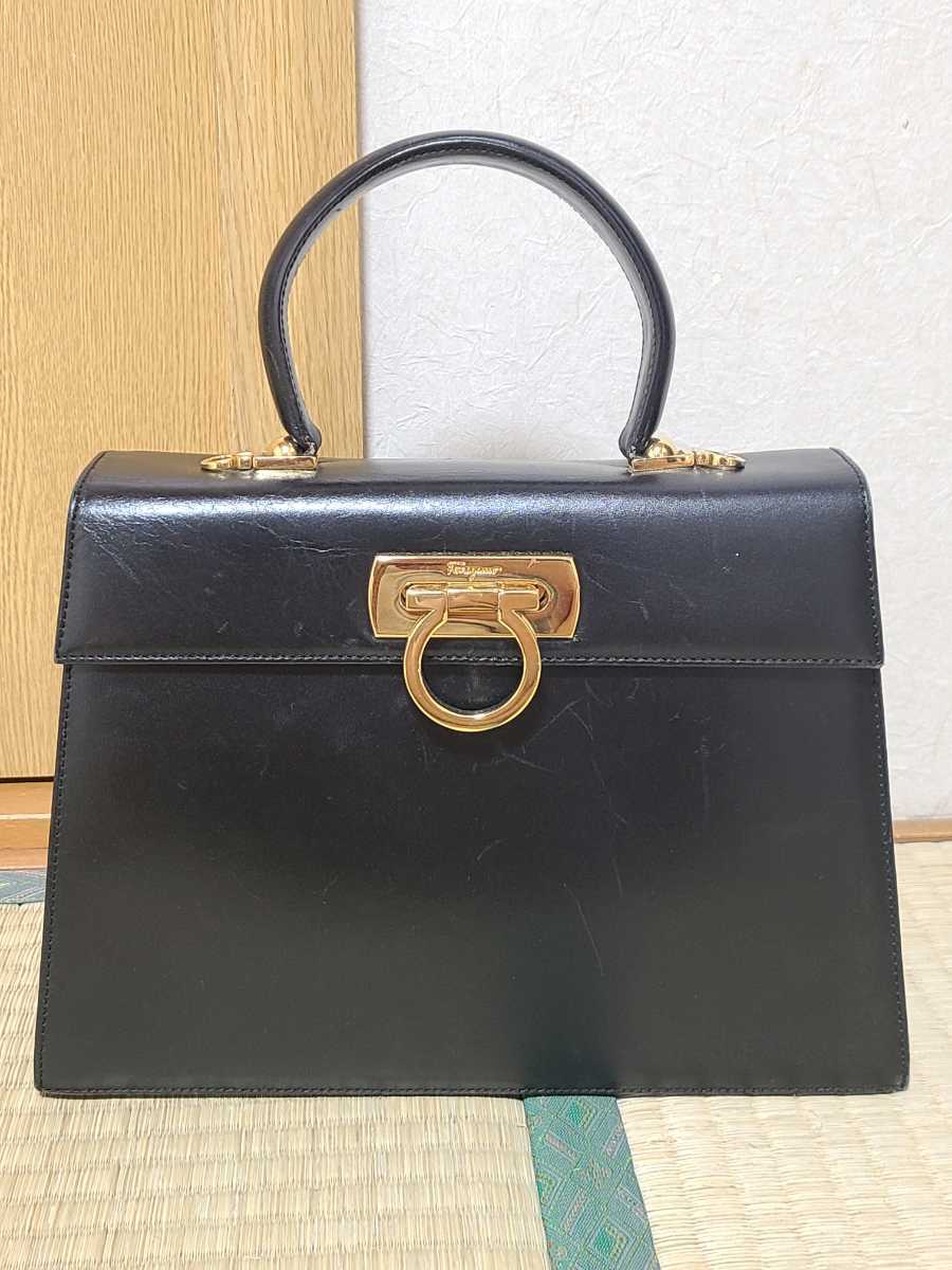 ガンチーニ Salvatore Ferragamo サルヴァトーレフェラガモ フェラガモ