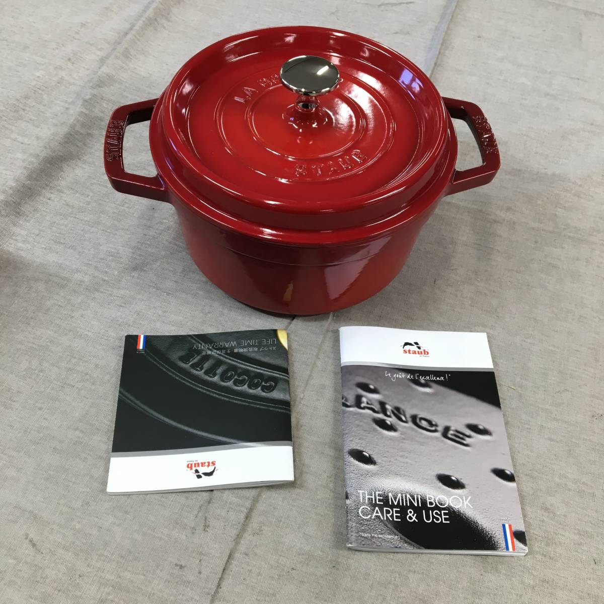 未使用 staub ストウブ 「 ピコ ココット ラウンド チェリー 20cm 