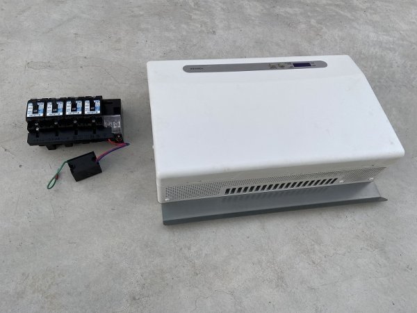 ②パワコン・接続箱の内部セット☆東芝 TOSHIBA 定格出力4.0kW 作動