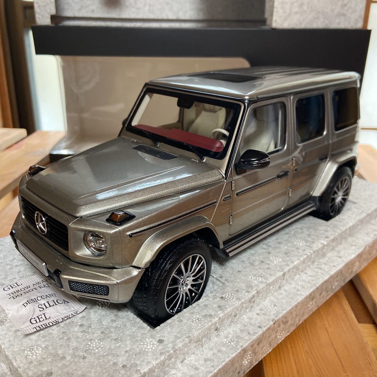 ミニチャンプス　1/18 メルセデスベンツ　Gクラス モハベシルバー