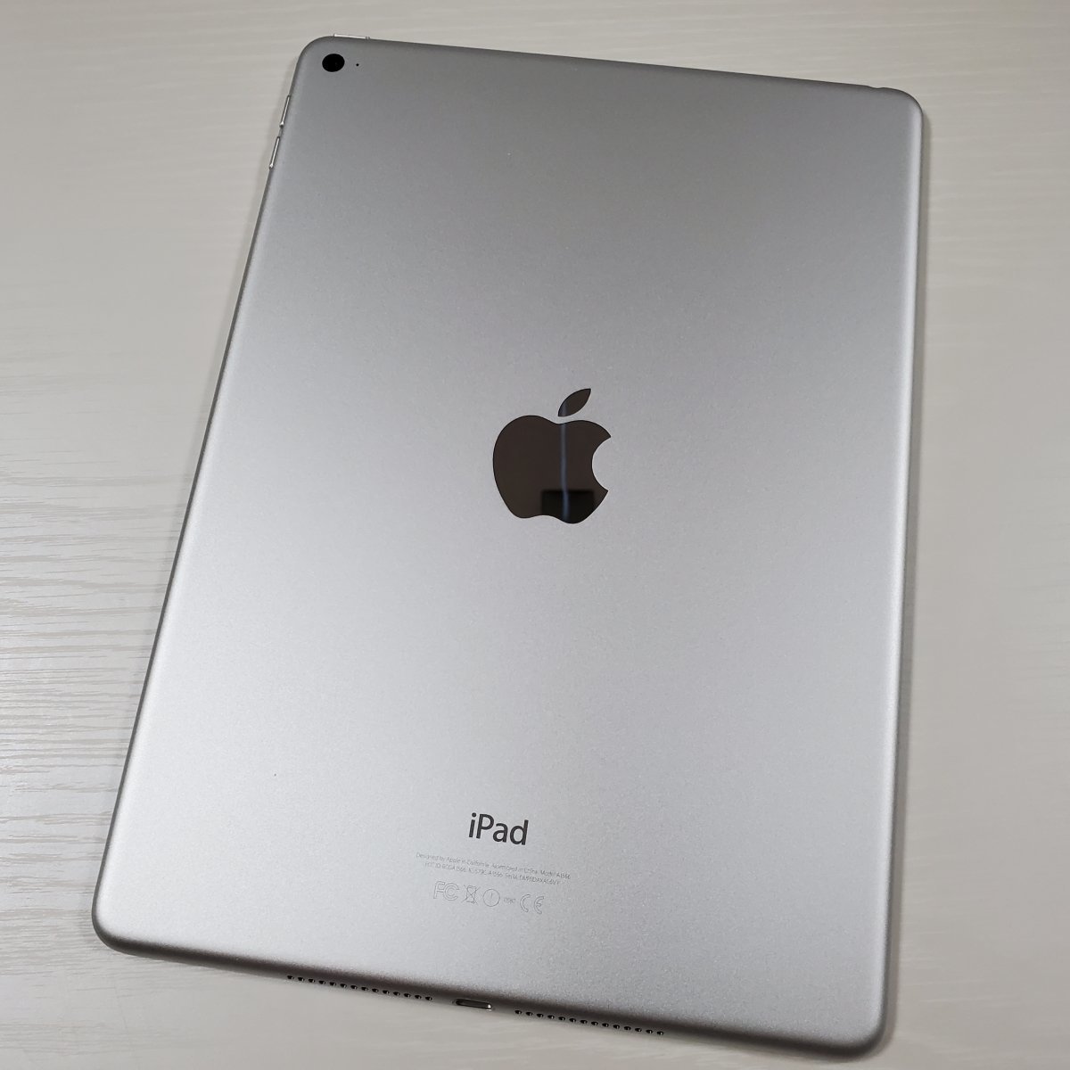 iPad 64GB Apple Air Wi-Fiモデル 0 MGKM2J⁄A - 箱あり シルバー ▽Apple