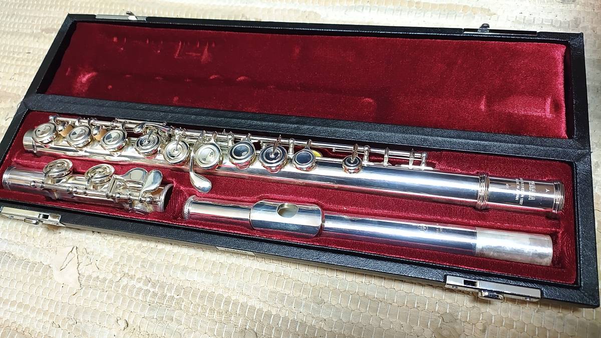 YAMAHA ＜ヤマハ＞ YFL-451 頭部管銀製のプロフェッショナルモデル