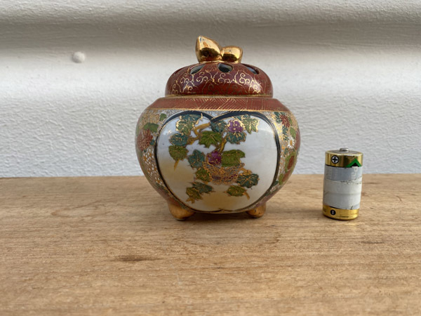 ⭕️ 人気！薩摩焼 飾り壺 金彩色絵 壺 花瓶 草花 古美術 骨董 【公式