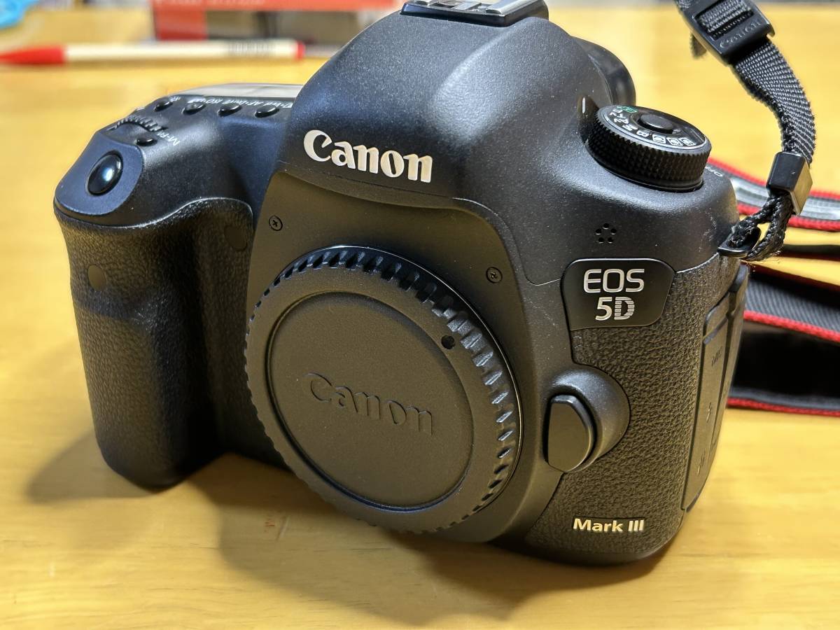 中古 CANON EOS 5D MarkIII ショット数11805 バッテリー2個 EOS 5D 
