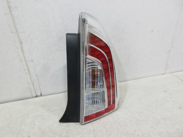 トヨタ　プリウス　ZVW30　後期　純正　右テールランプ