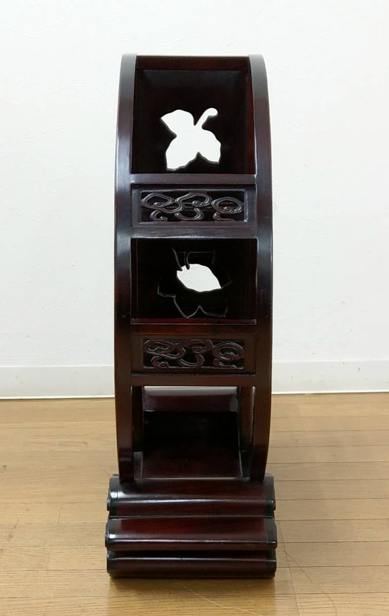 美品 木製 無垢 唐木 紫檀 丸型 両面彫刻 違い棚 飾り棚 棚物 茶棚