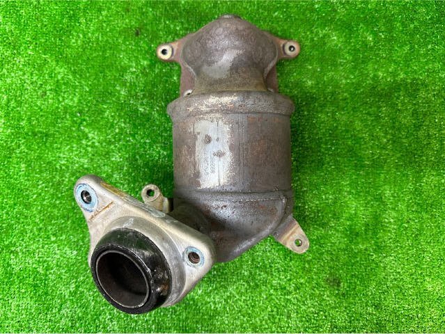 全国無料，お買い得 H21年 フィット DBA-GE6 触媒 キャタライザー 素材