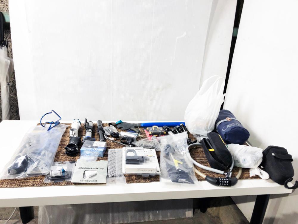 ★ 中古★自転車パーツセット ペダル チェーン バルブ ボルト 他【自転車パーツまとめ売り】B82G