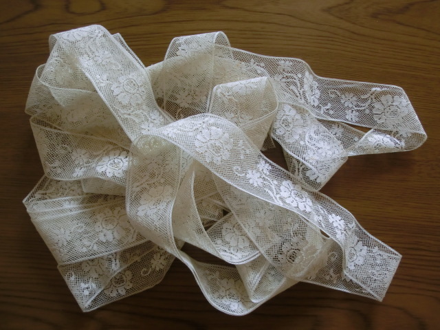 フランスの不思議なアンティークコレクション 心くすぐる骨董品が並ぶ