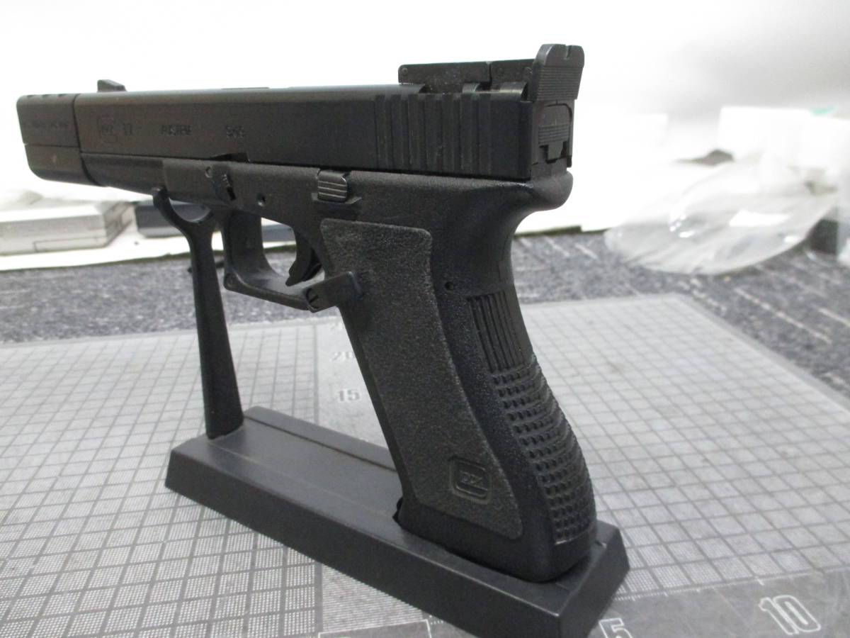 不朽名作 MGCグロック17(ガスブローバック)とスコープ付カスタム