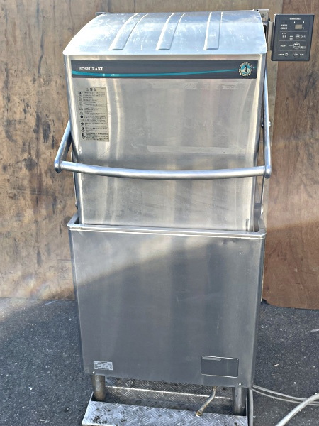 ホシザキ 食器洗浄機 ドアタイプ 貯湯タンク内蔵 JWE-680UB 三相200V 60Hz 食洗機
