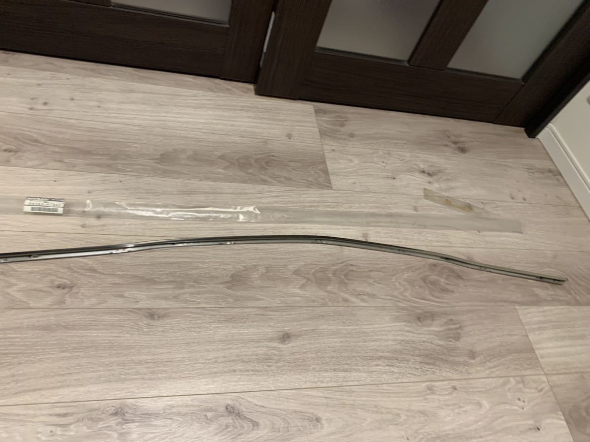 510ブルーバード　ボンネットモール新品