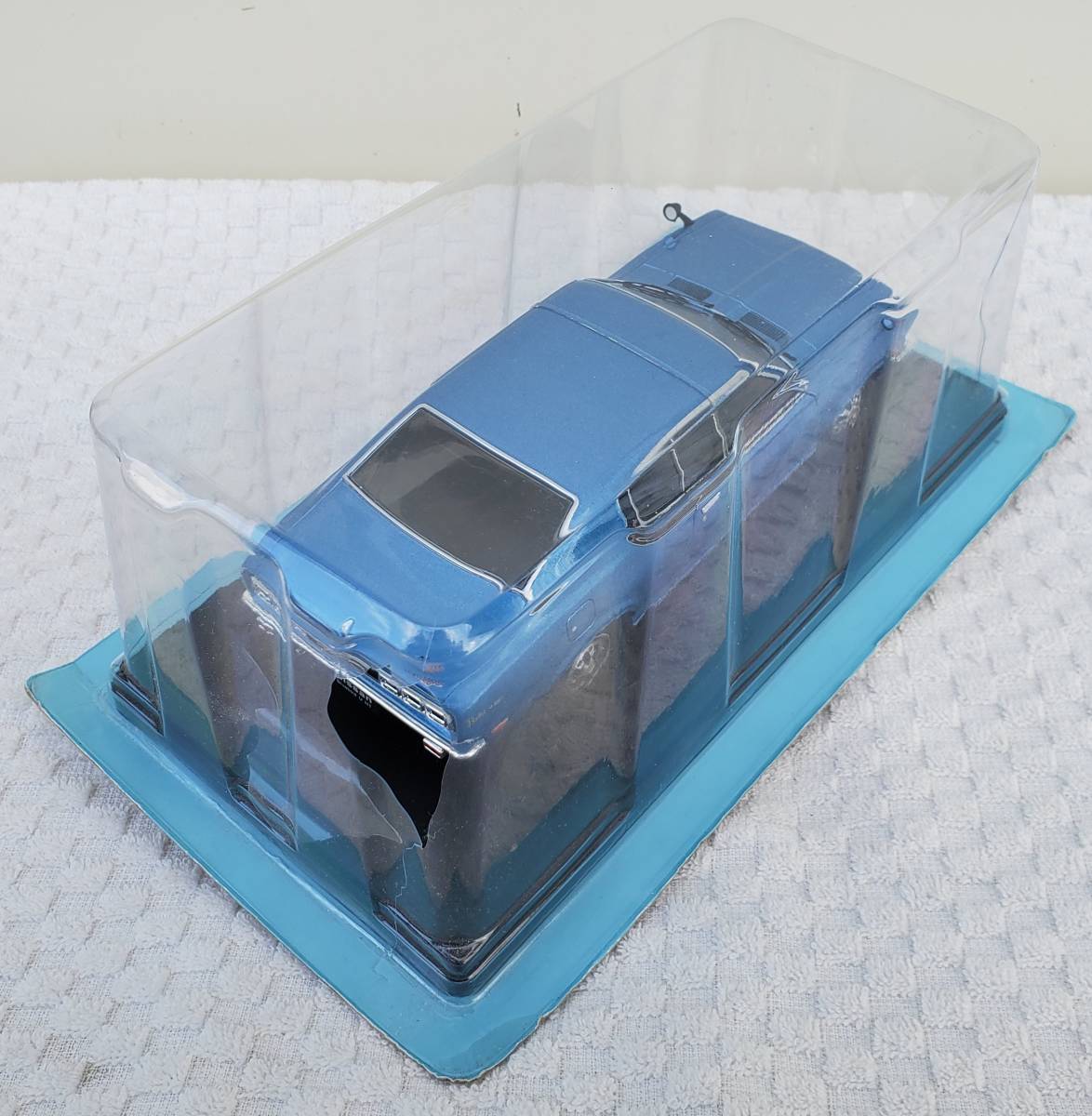 割れ 新品 未開封品 現状品 アシェット 1/24 国産名車コレクション ニッサン ブルーバード U 1971年式 ミニカー 日産 車プラモデルサイズ 