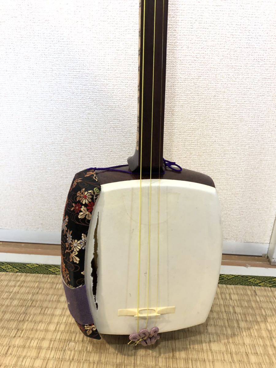 エレキ三味線 中棹 黒檀糸巻き 鼈甲撥 ハードケース付 管理No.7 エレキ三味線 中棹 黒檀糸巻き 鼈甲撥 ハードケース付 管理No.7 三味線