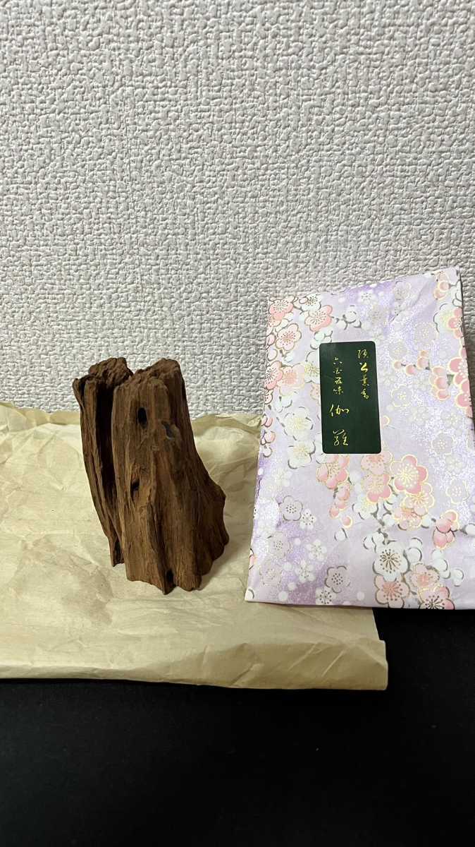 古代天然香木　沈香原木306.6g 茶道具タニシャム沈香伽羅聞香 香道具ベトナム 寺院収蔵品 頂上薫香「六国五味 伽羅」137g タトウ紙 香木 寺院 沈香