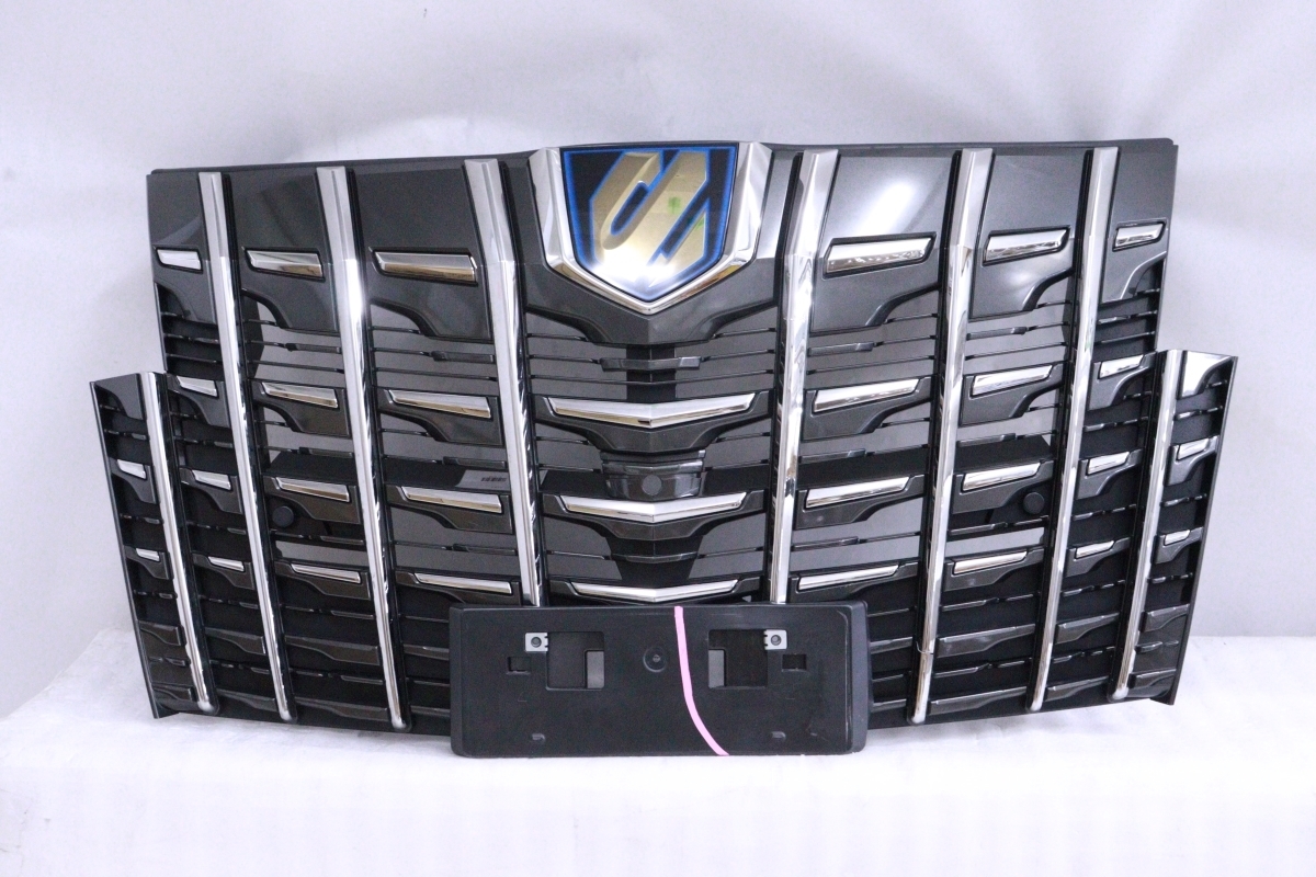 31-2199★後期 AGH30W アルファード タイプゴールド フロントグリル エンブレム★エアロ系 53101-58360 スモークメッキ★トヨタ 純正 (QT)