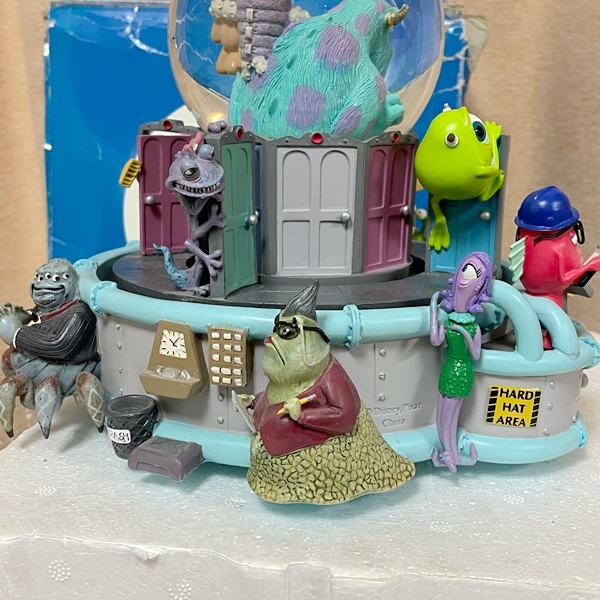 モンスターズ・インク スノードーム オルゴール フィギュア ディズニー