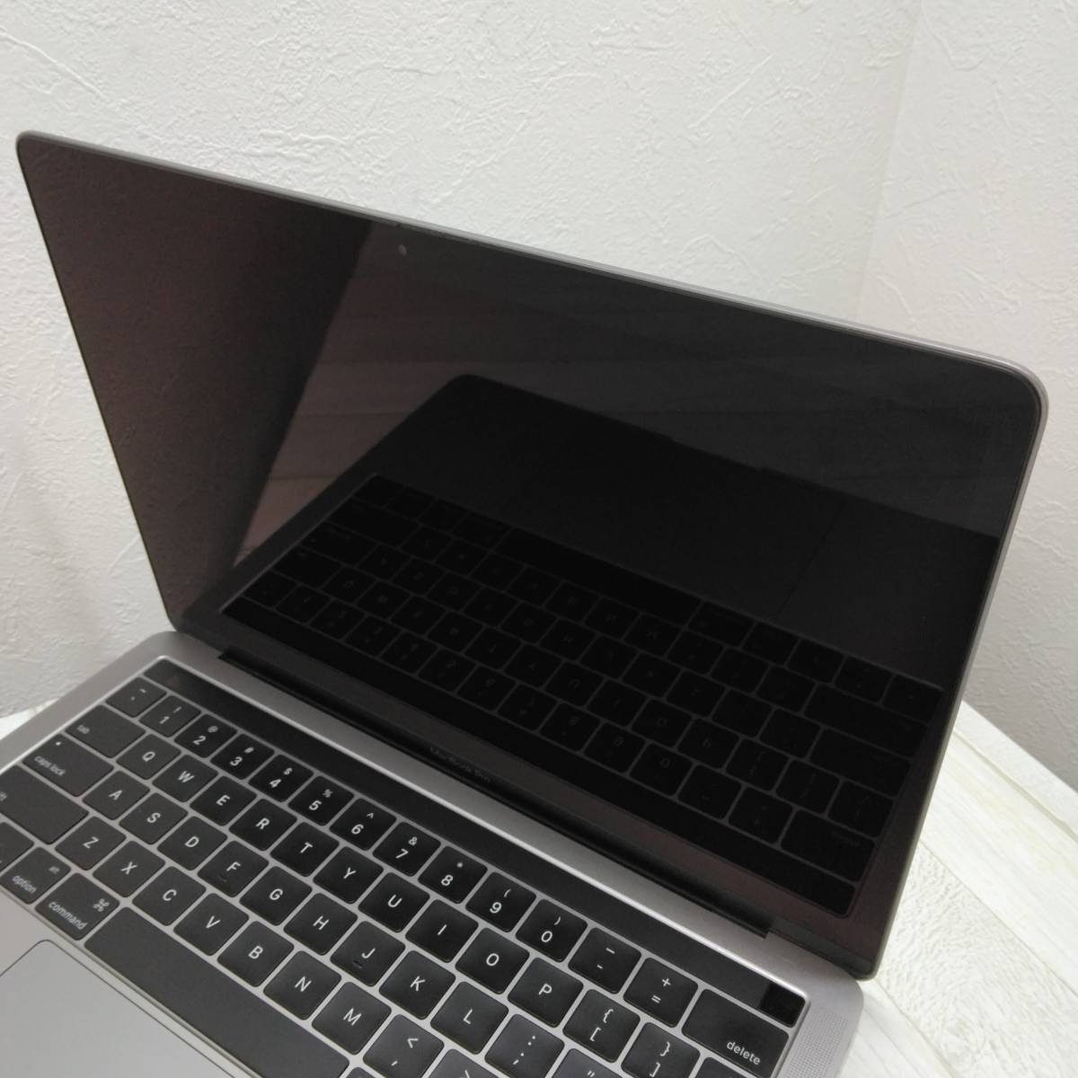 送料無料! Apple MacBook Pro A1706 詳細不明 本体のみ 動作未チェック