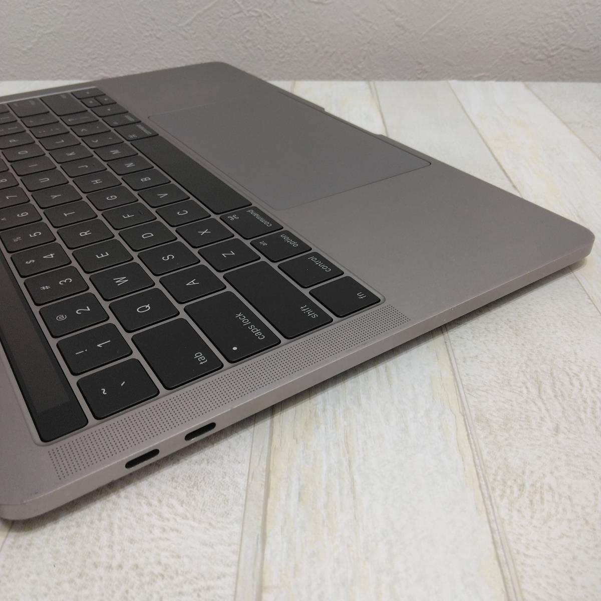 送料無料! Apple MacBook Pro A1706 詳細不明 本体のみ 動作未チェック