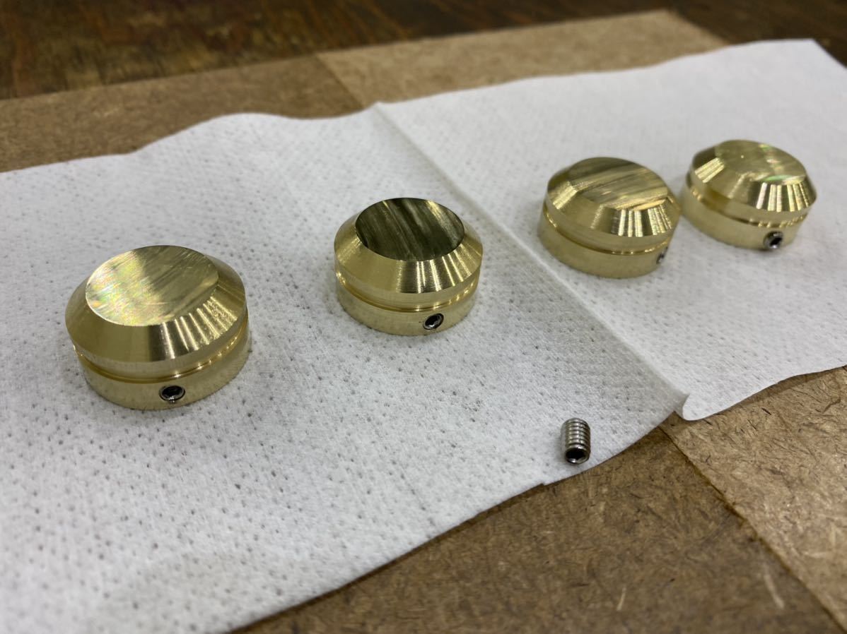 ハーレー　ヘッドボルトカバー　4個セット！　プラグ横　真鍮　BRASS ツインカム 88 などに！ | ツインカム ヘッドボルトカバー プラグ バイク Specialties