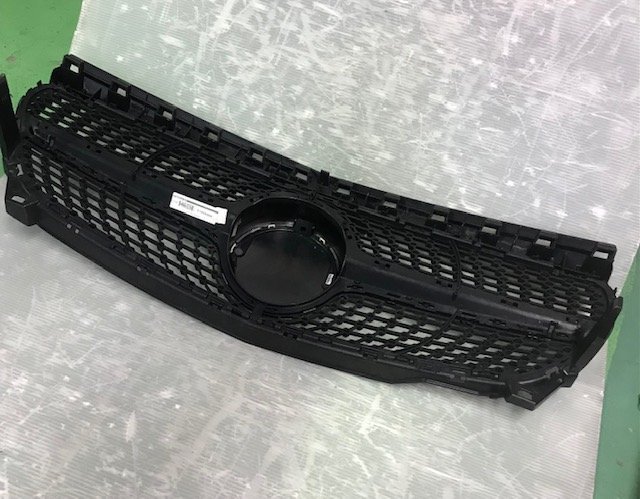 ベンツ　CLA クラス　Ｗ117 純正　ダイアモンドグリル　グリル　美品 ☆中古品 ベンツ CLA C117 W117 前期 純正 フロント グリル