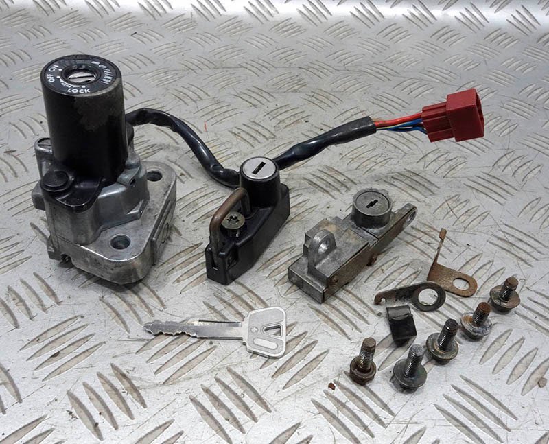 SR400 1JR イグニッションキー等 3点セット e58-38s6【難有】 メインスイッチ