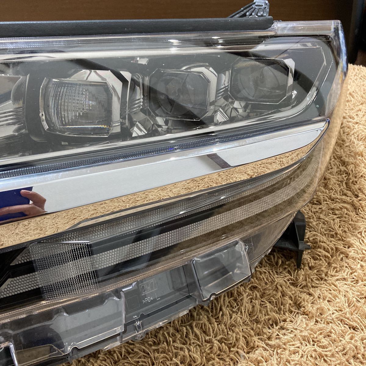 レンズ美品】30アルファード 後期3眼 LED ヘッドライト 81150-58521