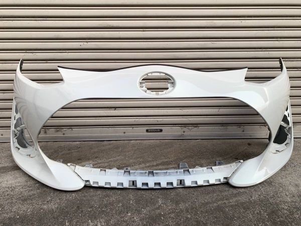 NHP10 アクア 後期純正フロントバンパー ホワイトパール(フロント