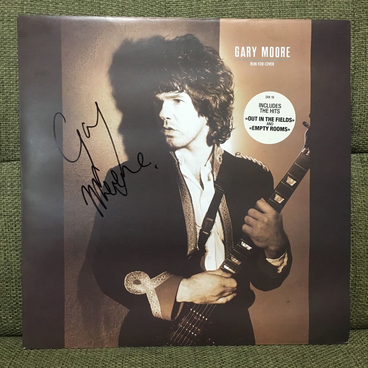 GARY MOORE ゲイリー・ムーア サイン入り色紙 GARY MOORE ゲイリー・ムーア サイン入り色紙