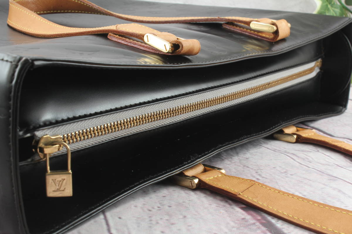 LOUIS VUITTON ルイヴィトン コロンバス モノグラム ヴェルニ ハンド 