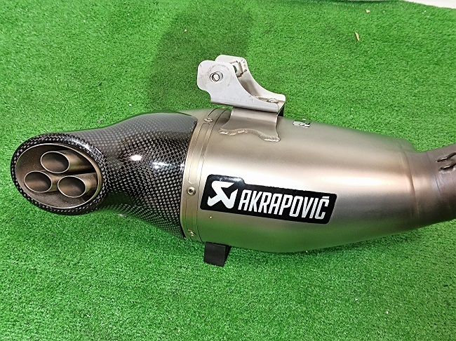 MT-09/XSR900 AKRAPOVIC(アクラポヴィッチ) レーシングラインマフラー
