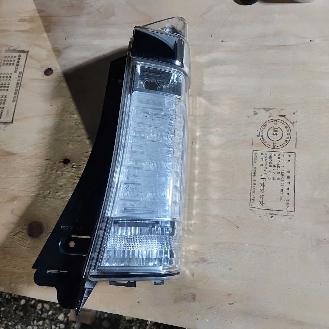 N-BOX カスタム 純正 テールランプ 右