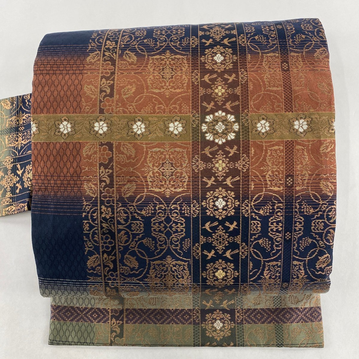 名古屋帯 美品 優品 華文 葡萄唐草 箔 黒 正絹 【中古】