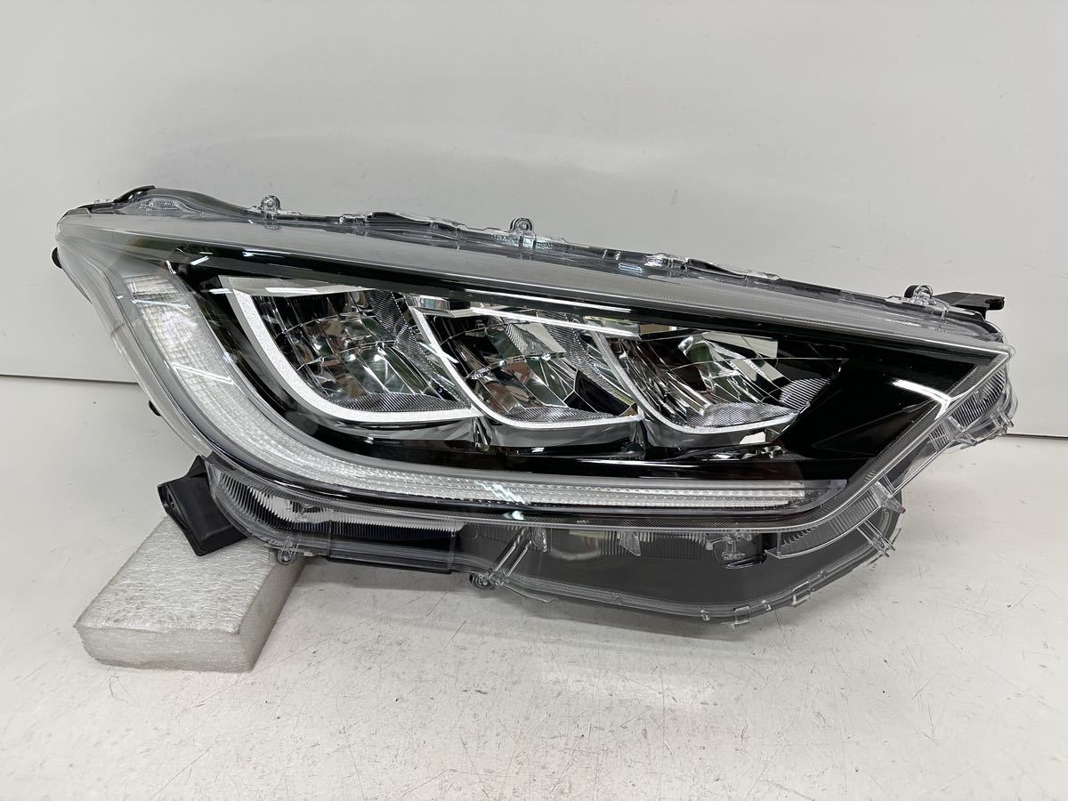 50315 ヤリス MXPA10 MXPH10 KSP210 純正 右 ヘッドライト LED KOITO