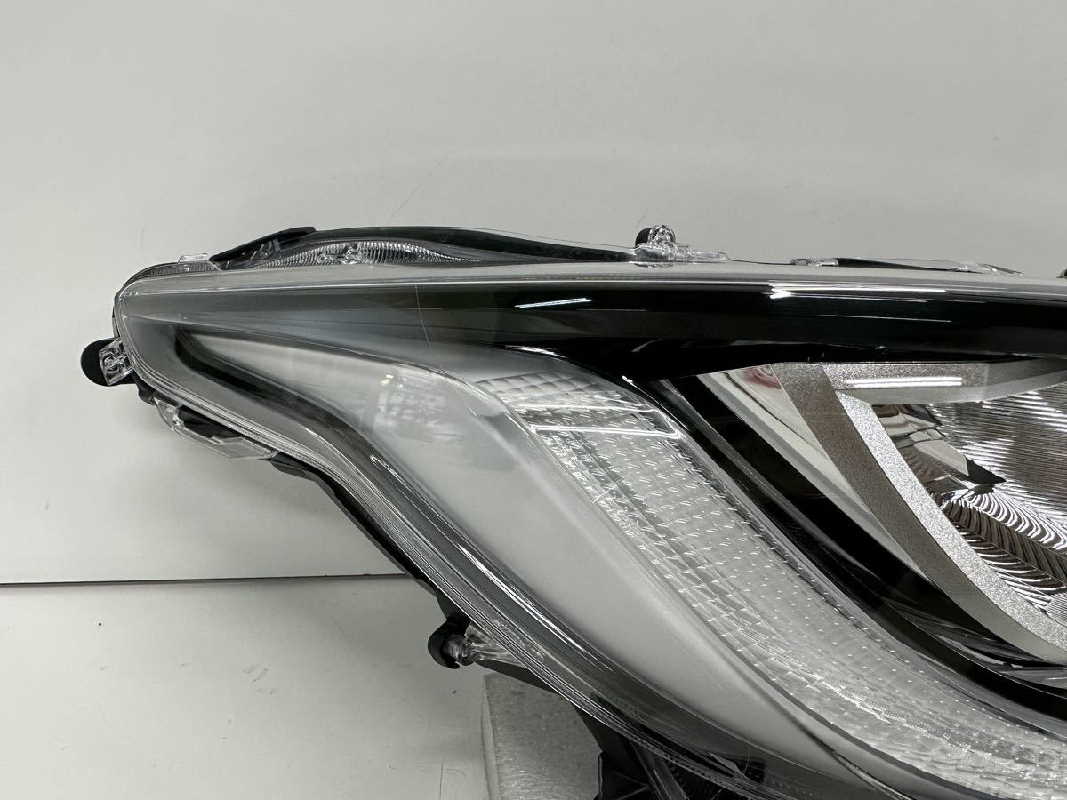 50315 ヤリス MXPA10 MXPH10 KSP210 純正 右 ヘッドライト LED KOITO