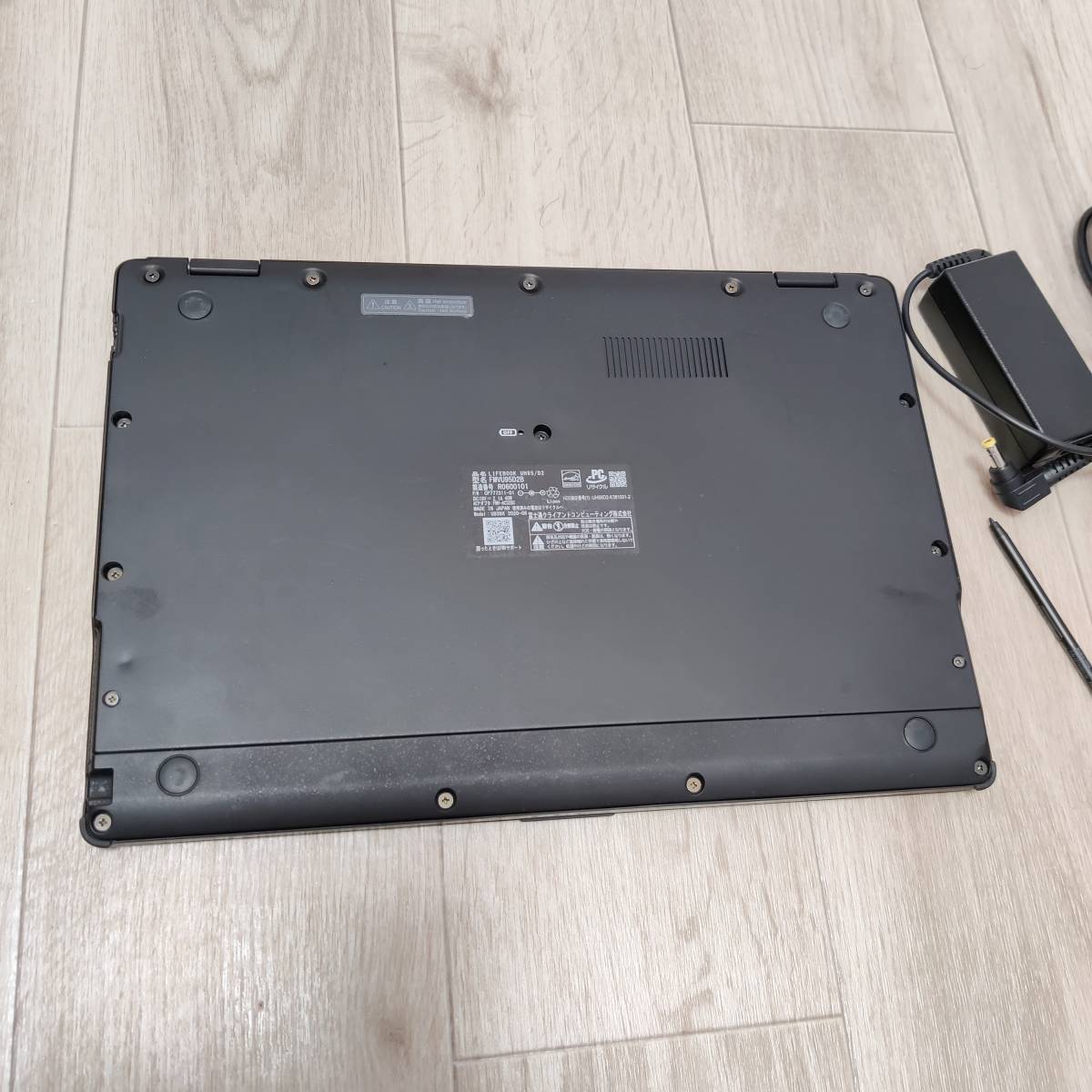 N00268】富士通 LIFEBOOK UH95/D2 windows10 core i7 8565U 8GB 