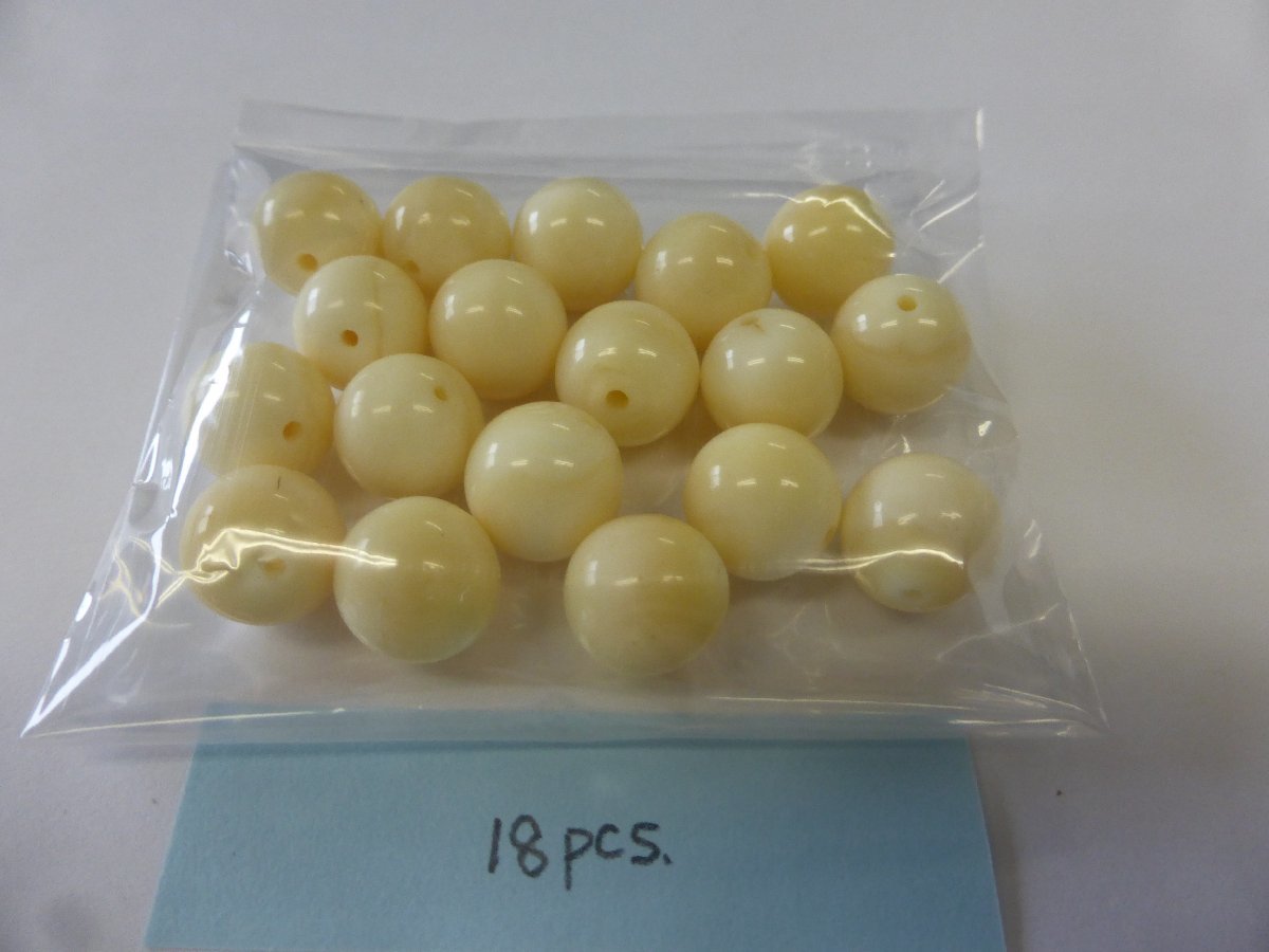 現品売切り！▽□マッコウ鯨歯 約φ11㎜丸玉 紐穴付！18個